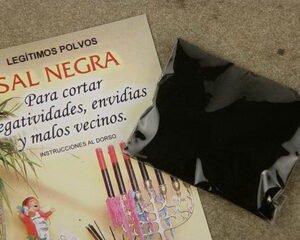 Polvos de sal negra