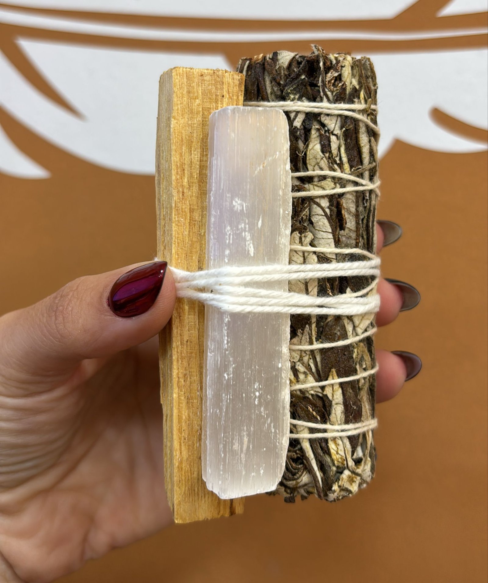 Atadillo de hierba santa , selenita y palo santo